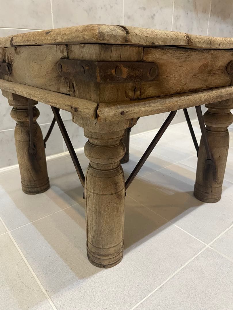 ベルギー　アントワープ　テーブル？　イス？　アイアン　インダストリアルサビ