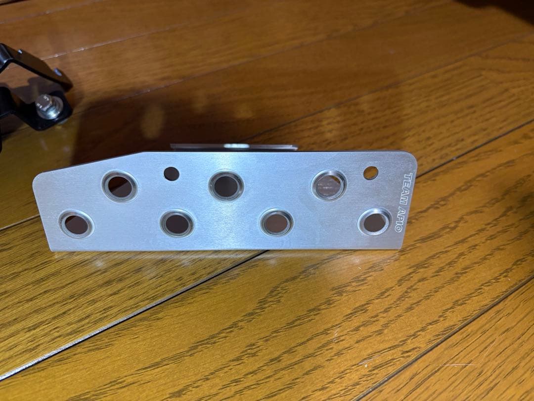 APIO MTドライバーズフットレスト・ジムニーJB64,JB74