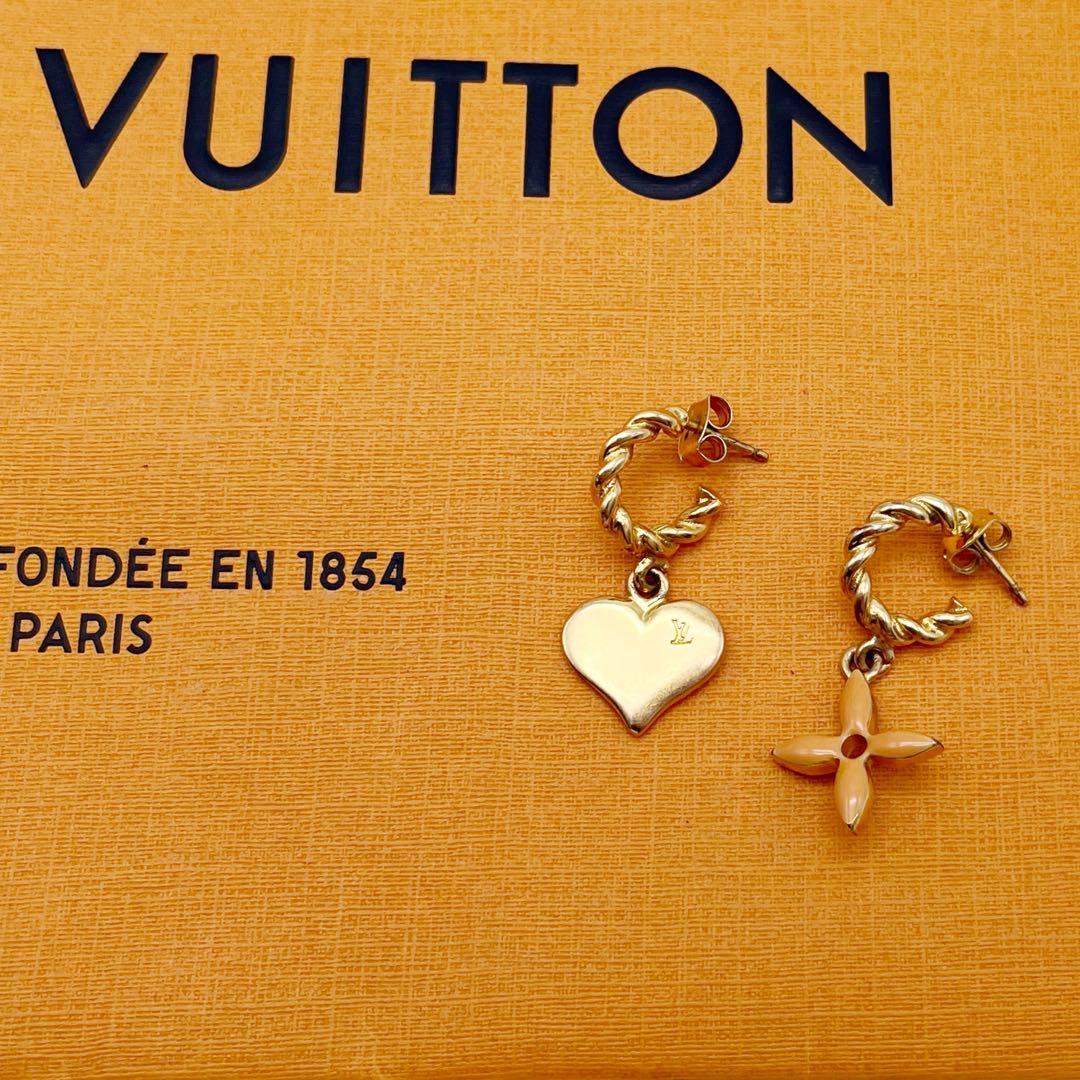 ルイヴィトン ブークル ドレイユ スウィート モノグラム ピアス 2個　ゴールド