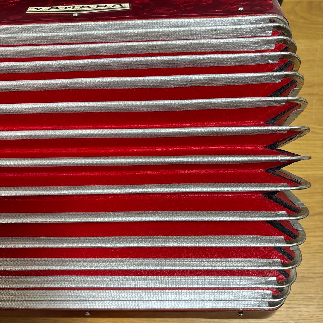 YAMAHA ヤマハ アコーディオン 32鍵盤 8905 ケース付　鍵無し