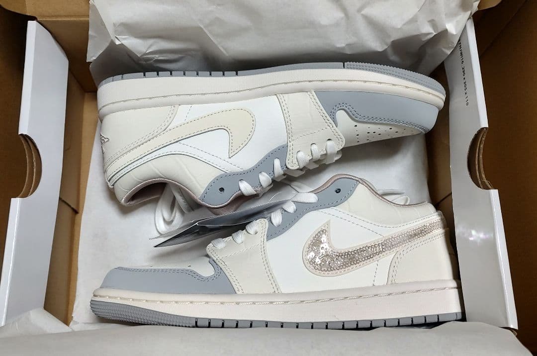 NIKE WMNS AIR JORDAN 1 LOW SE ターコイズ 24