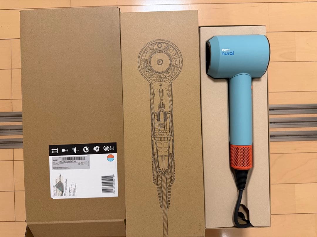 Dyson Supersonic ドライヤー 青とオレンジ