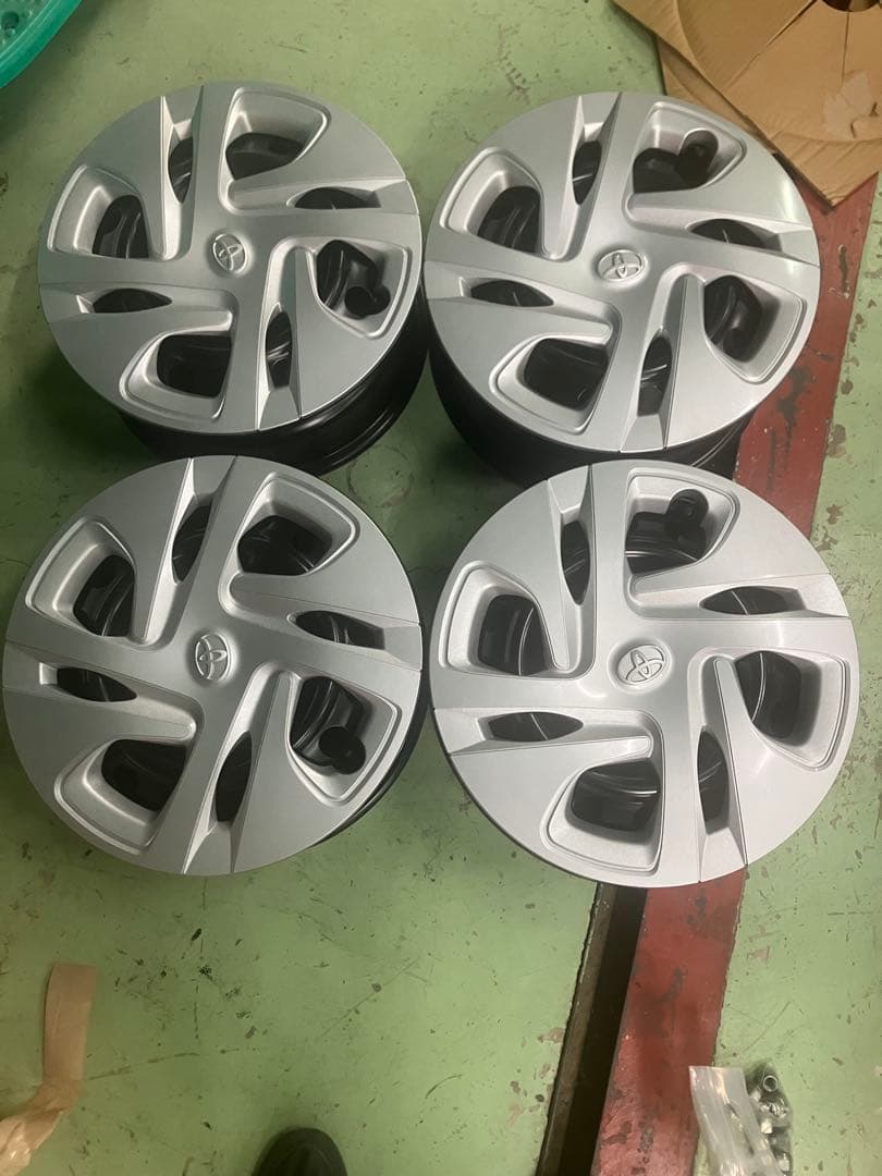 新車外し　　アクア純正スチールホイール　　MXPK10/MXPK11　美品