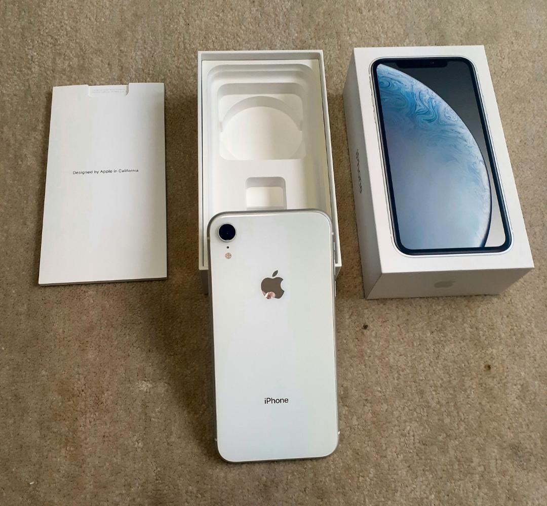 Apple iPhone XR ホワイト 本体　128GB