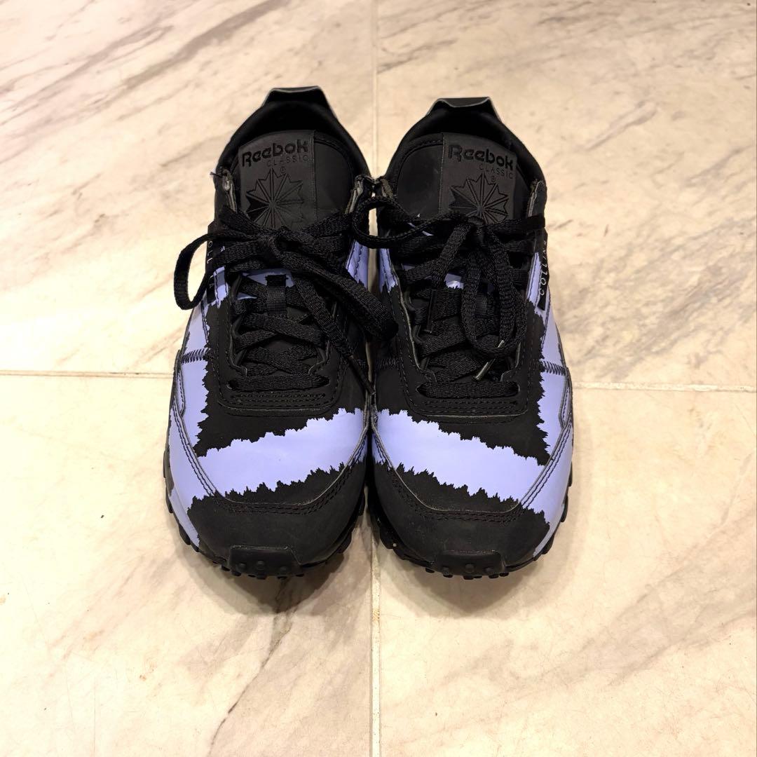 Reebok スニーカー 黒と紫 ストライプ