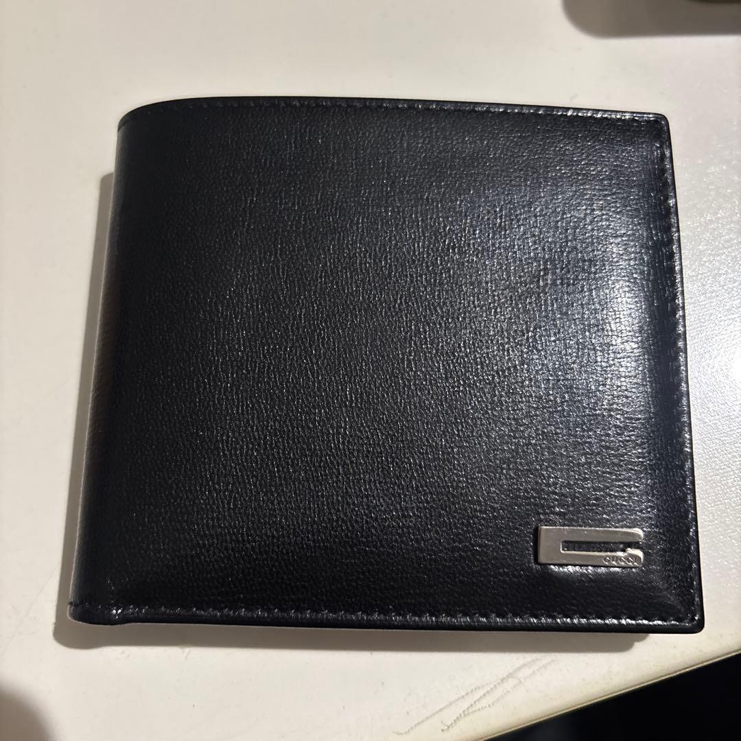 GUCCI ブラック 二つ折り財布　2回ほど使用