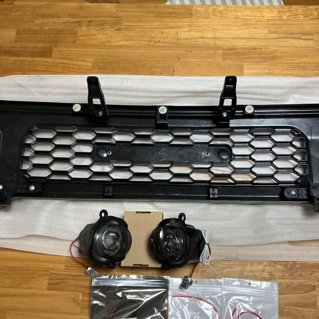 新品SUZUKI ジムニー　純正オプショングリル & LEDフォグランプセット