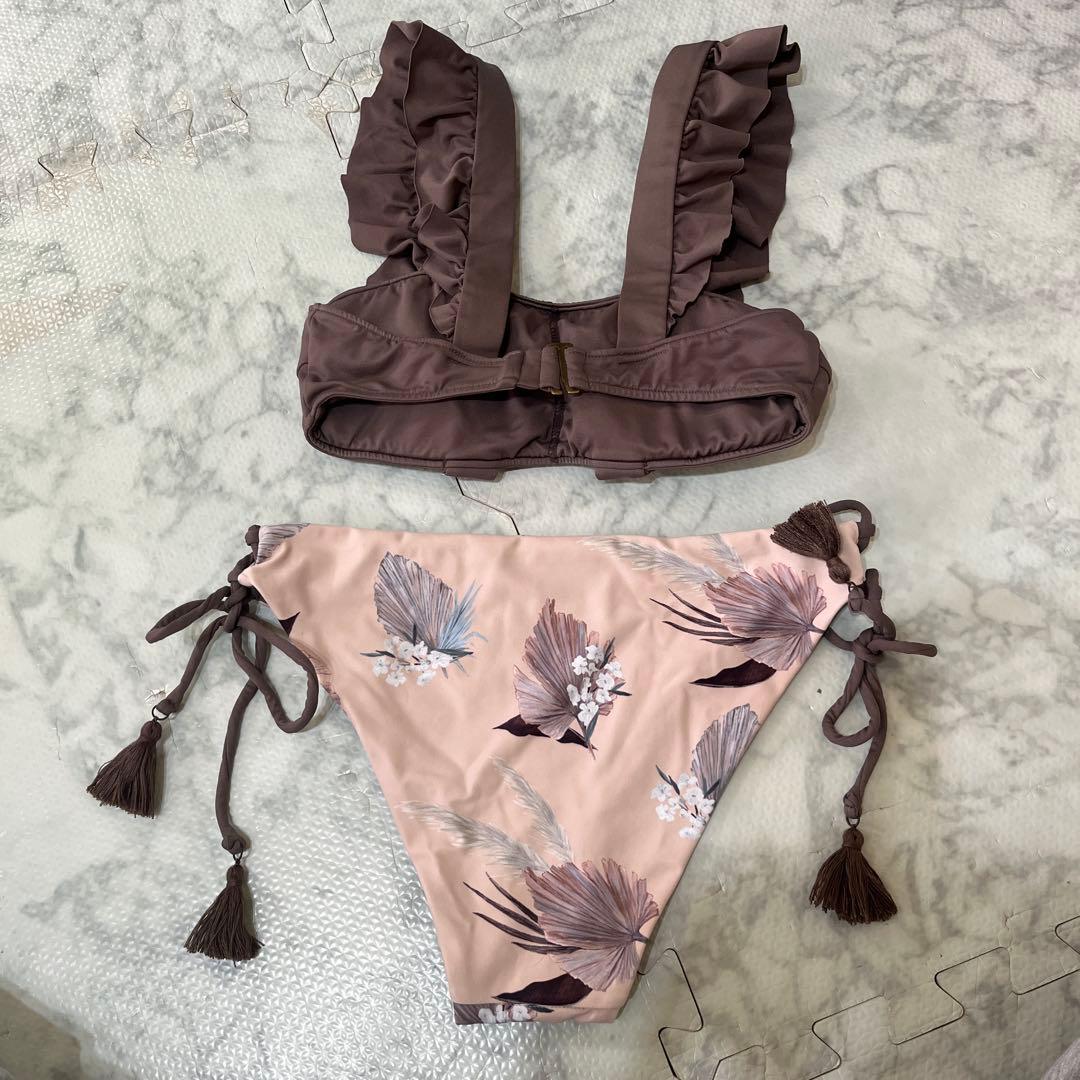 フリル付き花柄セパレート水着