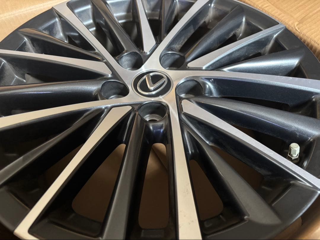 レクサス純正　ＥＳ　18インチ　新車外し　ホイール4本　空気圧センサー付き