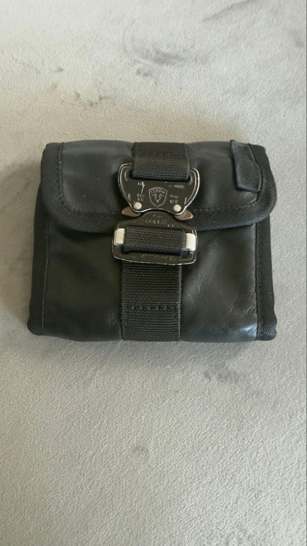 bagjack Cobra Buckle付き黒レザー折り財布