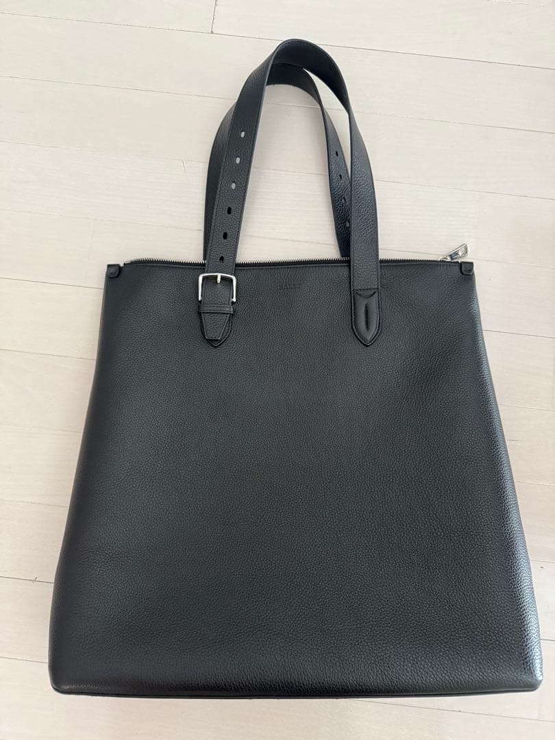 バリー　黒レザートートバッグ