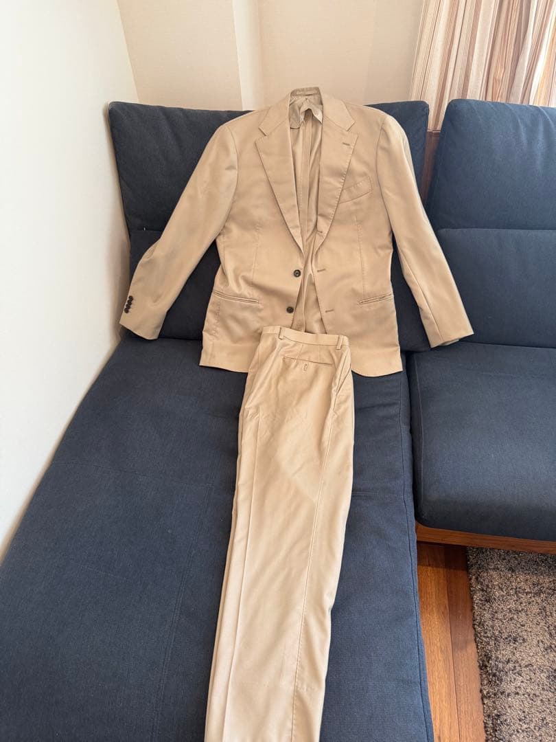 Brilla per il gusto(ブリッラペルイルグスト)のベージュスーツ