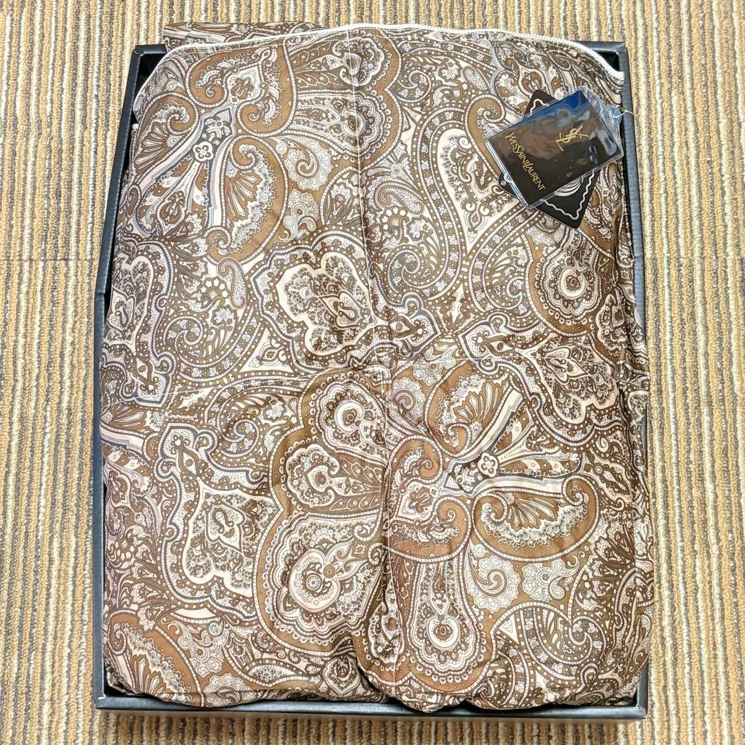 未使用タグ付き　イヴ・サンローラン　ペイズリー柄　羽毛肌掛け布団　ラルジュ