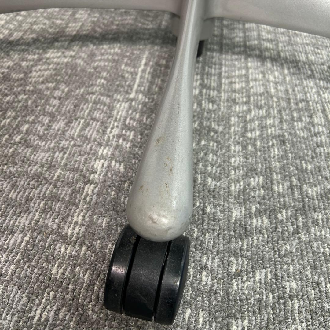 ①エンボディチェア ハーマンミラー ホワイト Embody えんじ色系