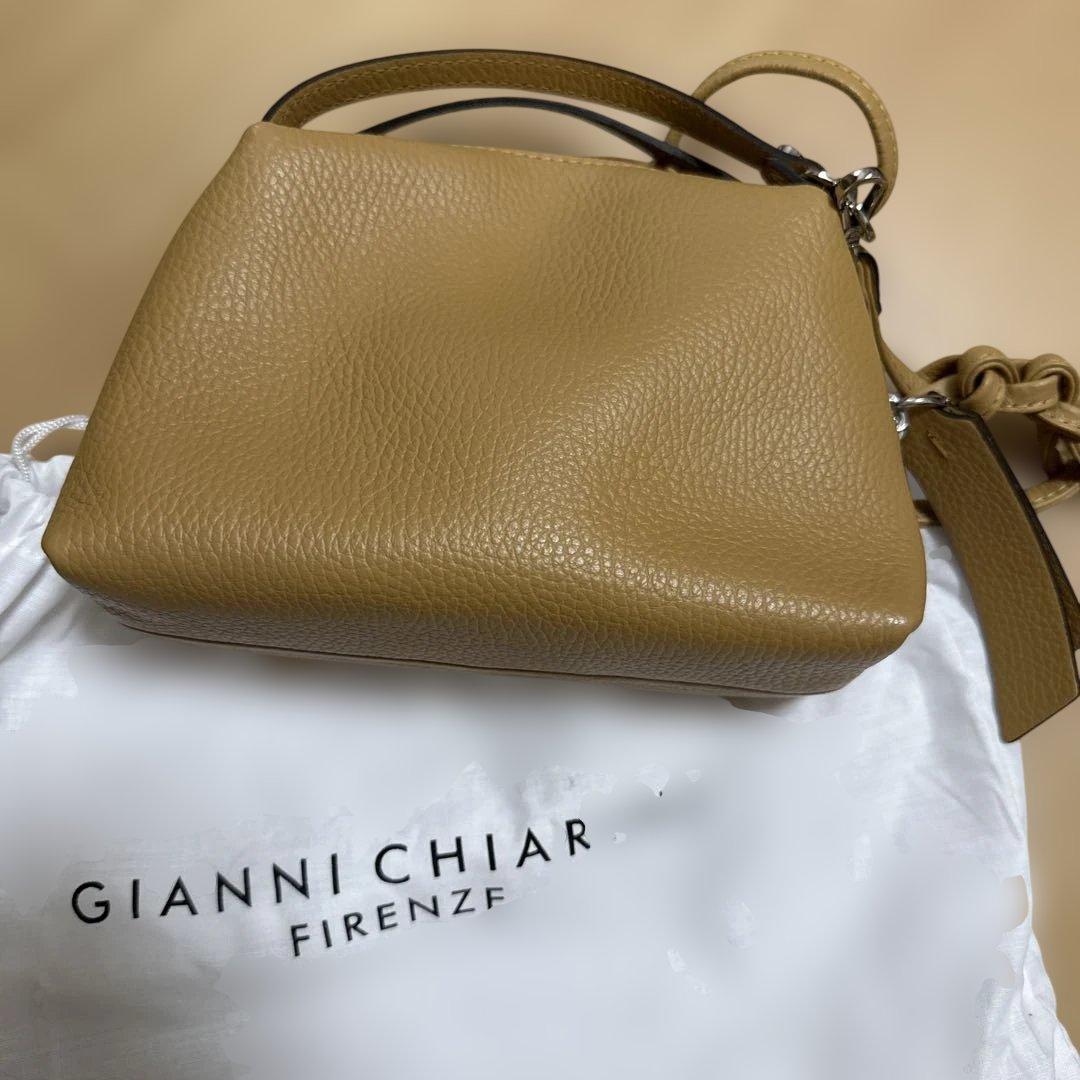 GIANNICHIARINI/ジャンニキアリーニ ALIFA ショルダーバッグ