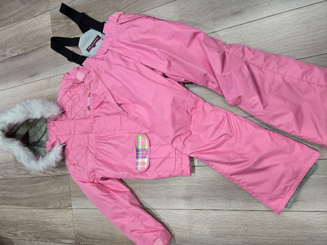 新品未使用　キスマーク140センチ　スキーウェ