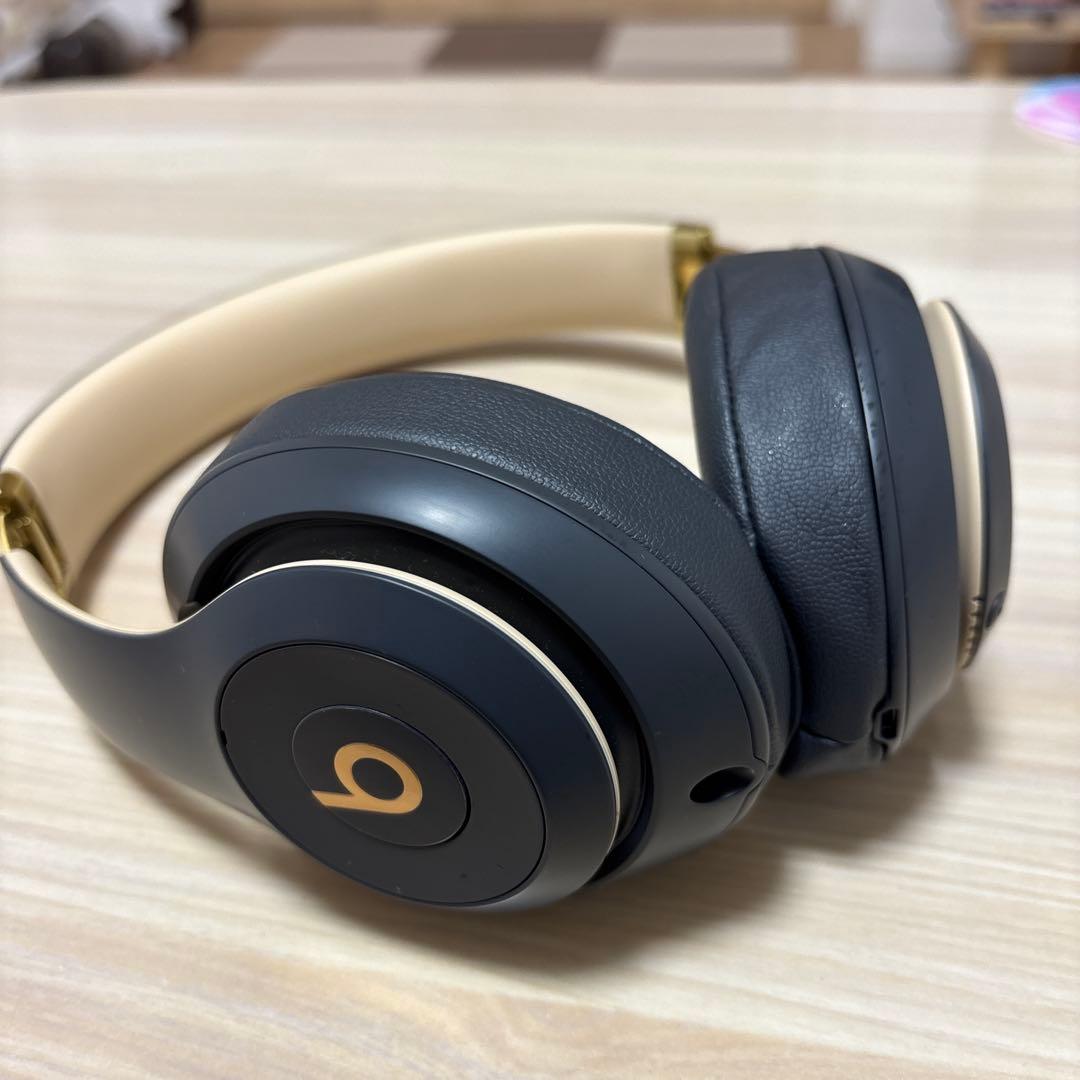 beatsStudio3 ワイヤレスヘッドホン(専用ケースつき)