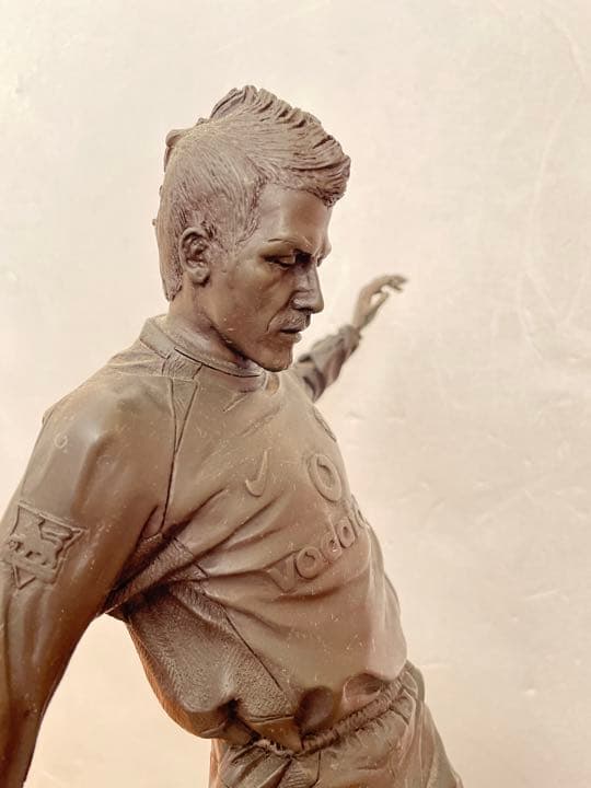 ベッカム　銅像  マンチェスターユナイテッド