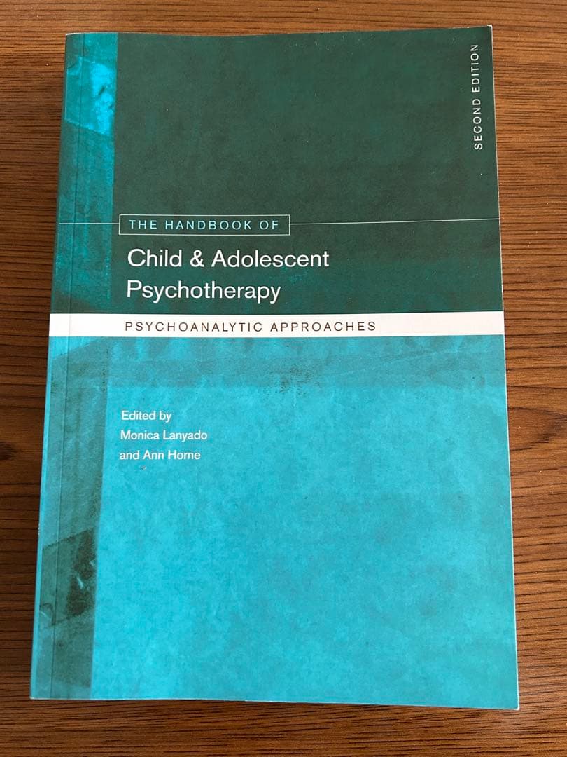 語学・辞書・学習参考書 Child and Adolescent Psychotherapy