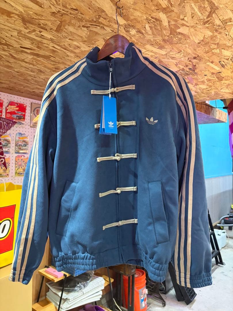 adidas アディダス　中国限定ジャージ