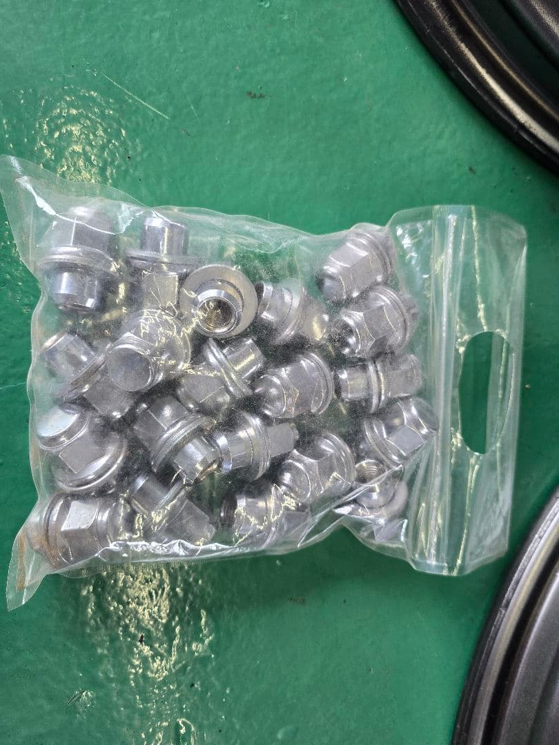 2本出品(４本セット同時販売のみ)トヨタRAV4・18インチ ホイール