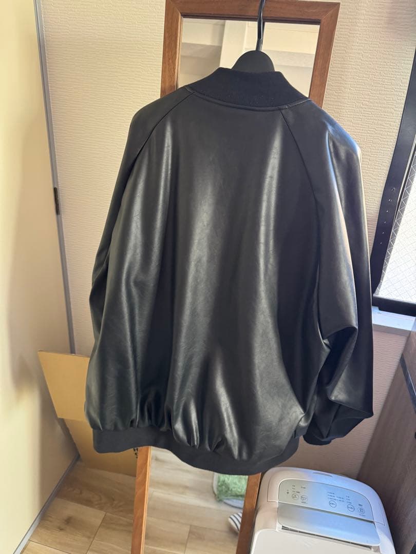 BUTWIN ブラック レザー スタジャン