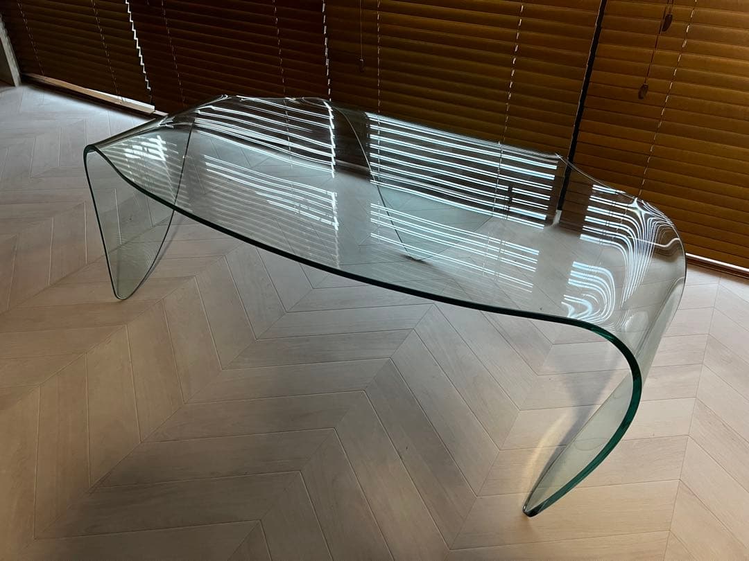 【イタリア製】曲げガラステーブル
