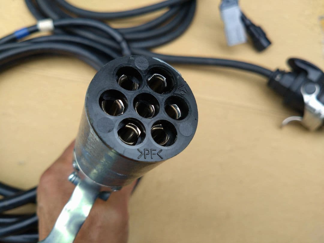 【トレーラーケーブル】