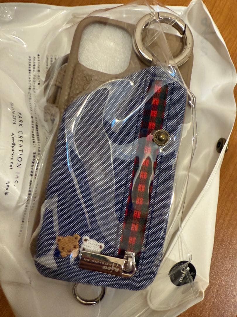 hiiefamiliar × adew iPhone 13 スマホケース