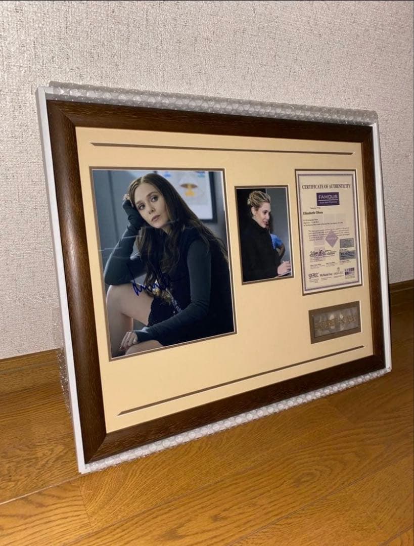 エリザベスオルセン　直筆サイン入り写真　スカーレット・ウィッチ