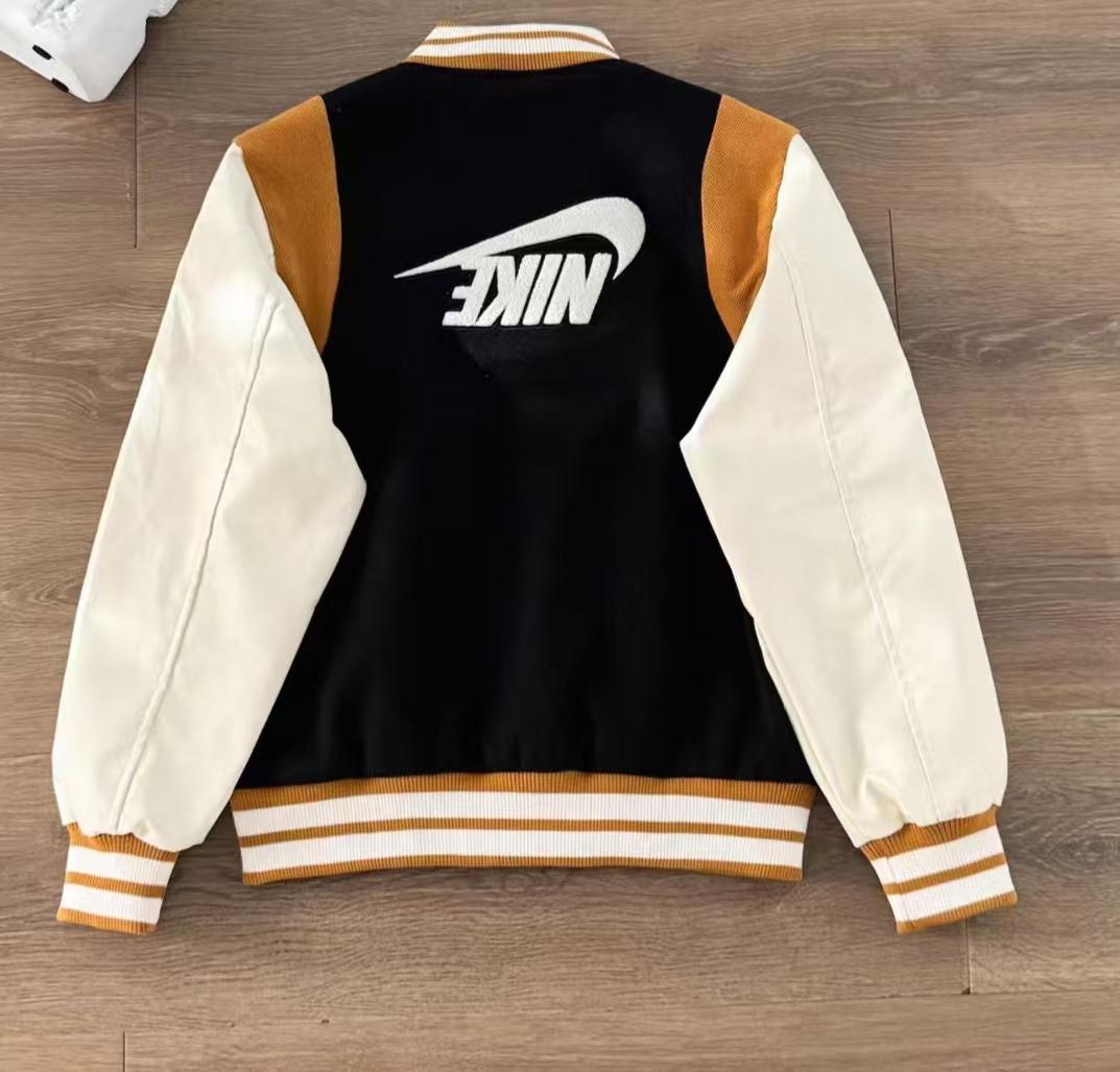 Nike スタジャン