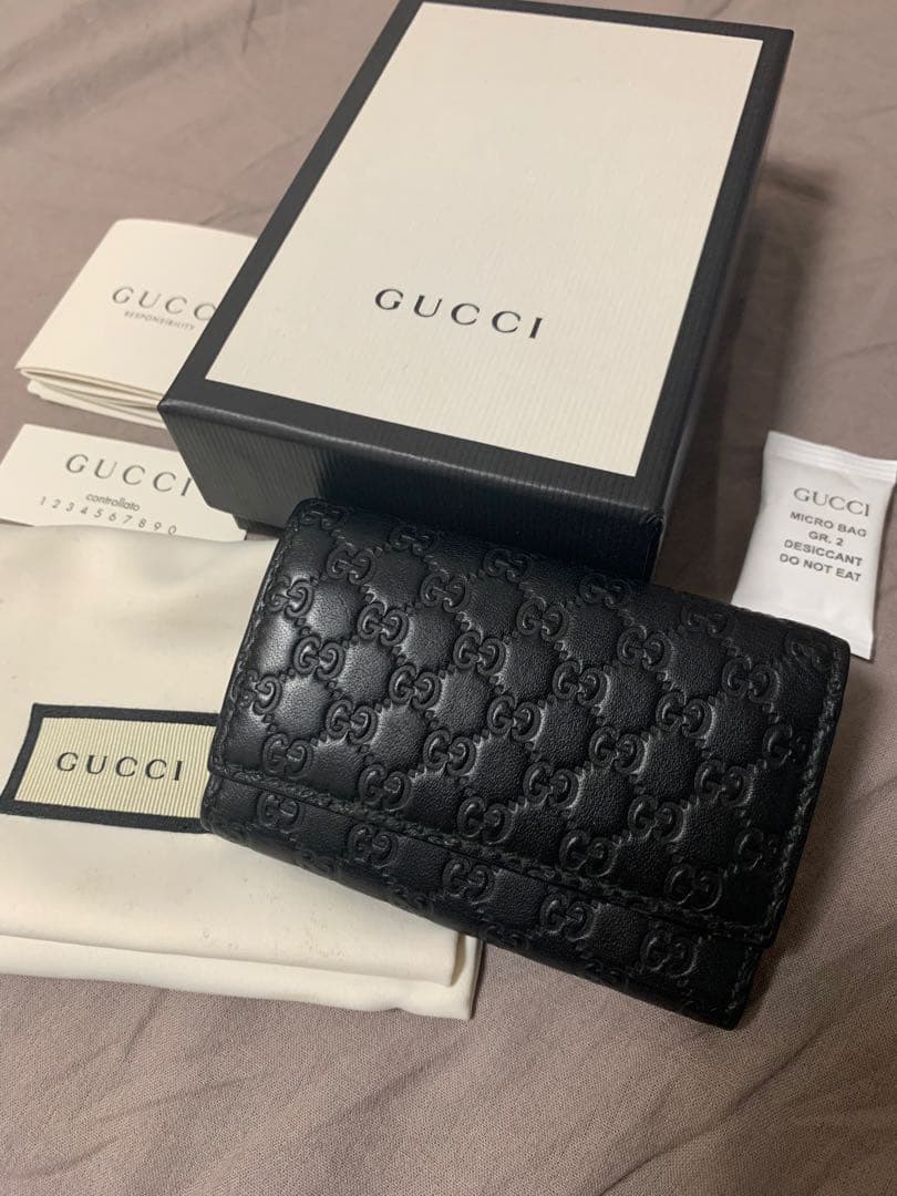 美品✨️GUCCI ブラック GGパターン キーケース