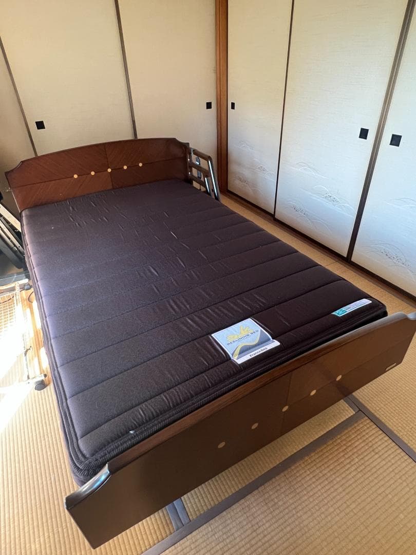 【美品】フランスベッド 電動介護ベッド／動作良好・マットレス汚れなし