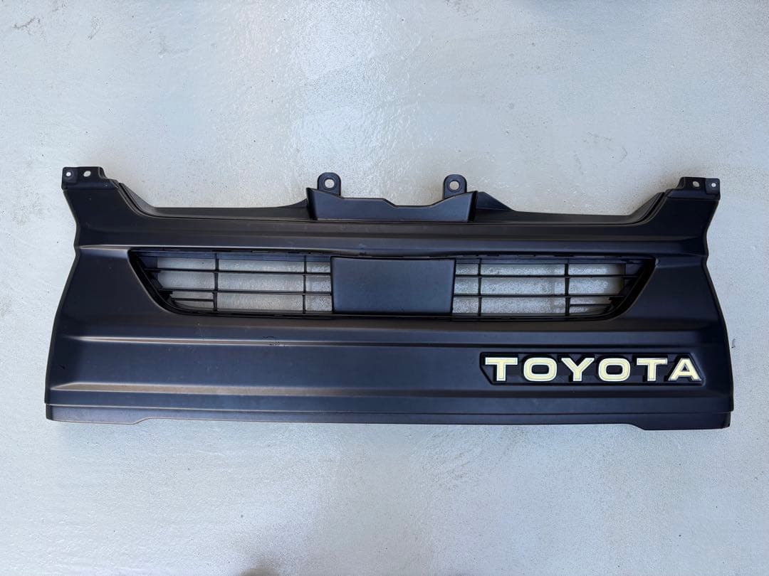 TOYOTA ハイエースFLEXグリル　ナローボディ5型以降