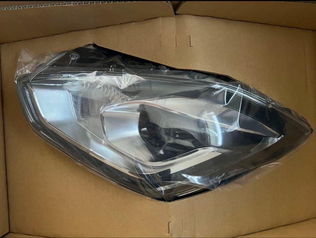 スイフトスポーツ　ZC33S 右ヘッドライト 35320-52RH2