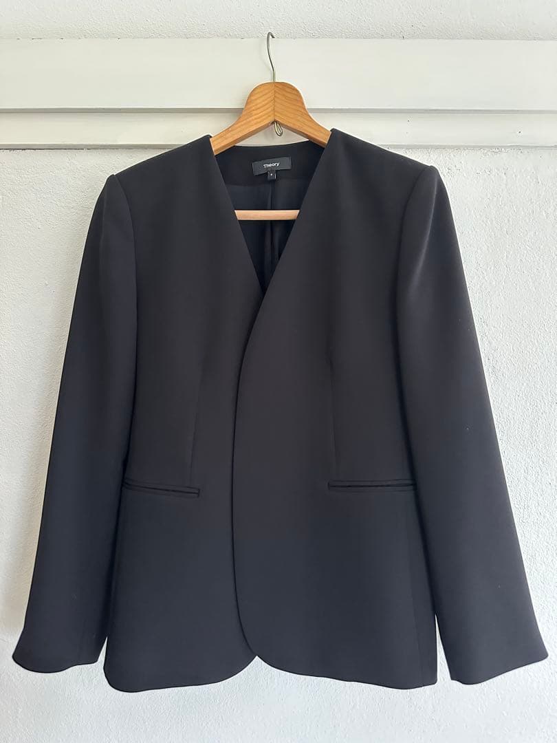 セオリー　大きいサイズ　ノーカラージャケット　黒サイズ8