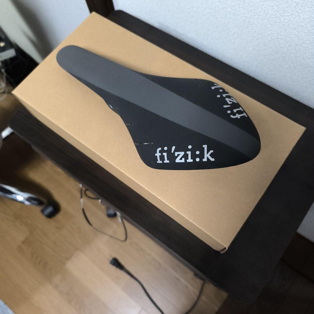 フィジーク アリオネ R3 regular ブラック サドル 元箱英文解説付き