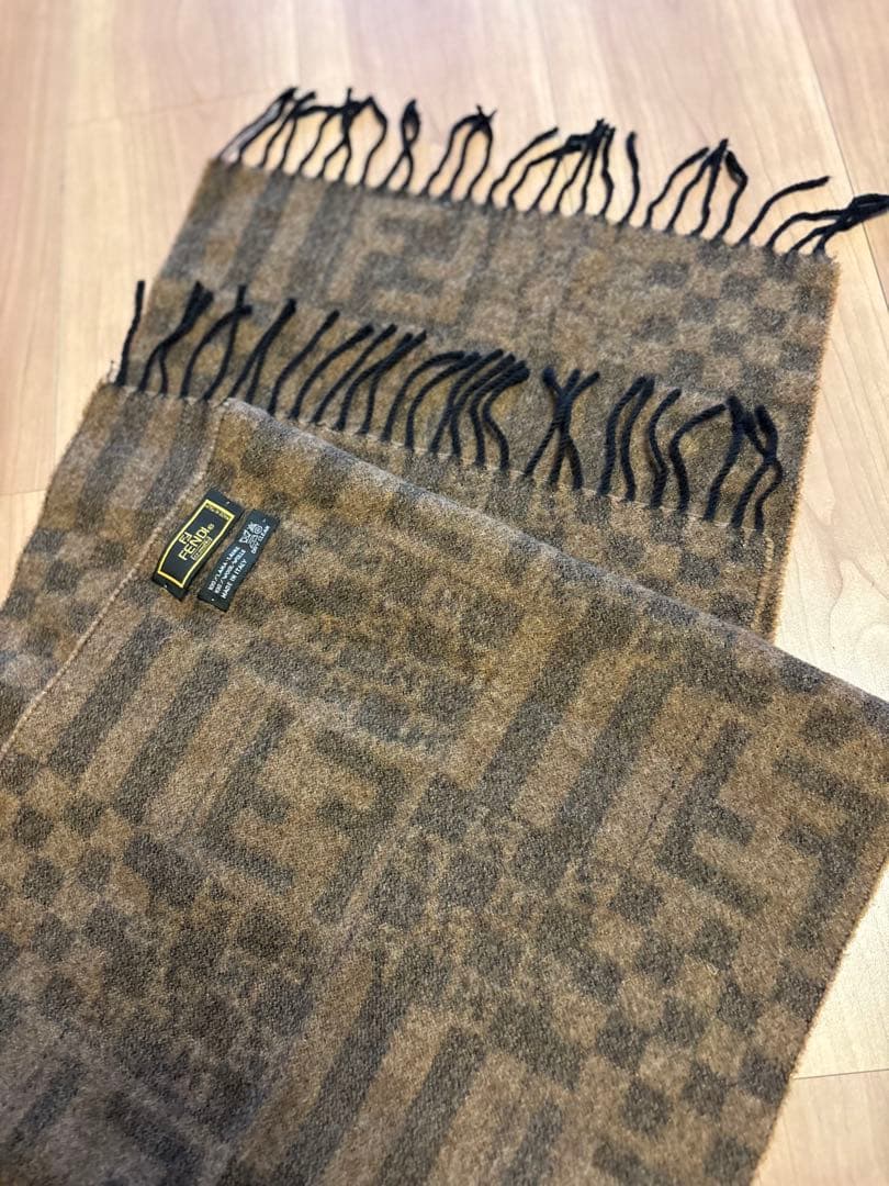 3日迄最終値下 フェンディ マフラー ズッカ