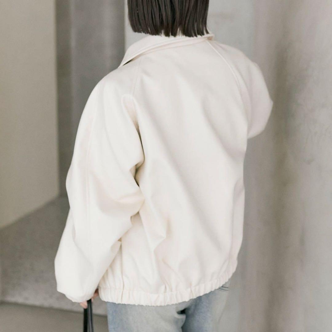 【新品タグ付き】mystic バルーンスリーブフェイクレザーブルゾン アイボリー