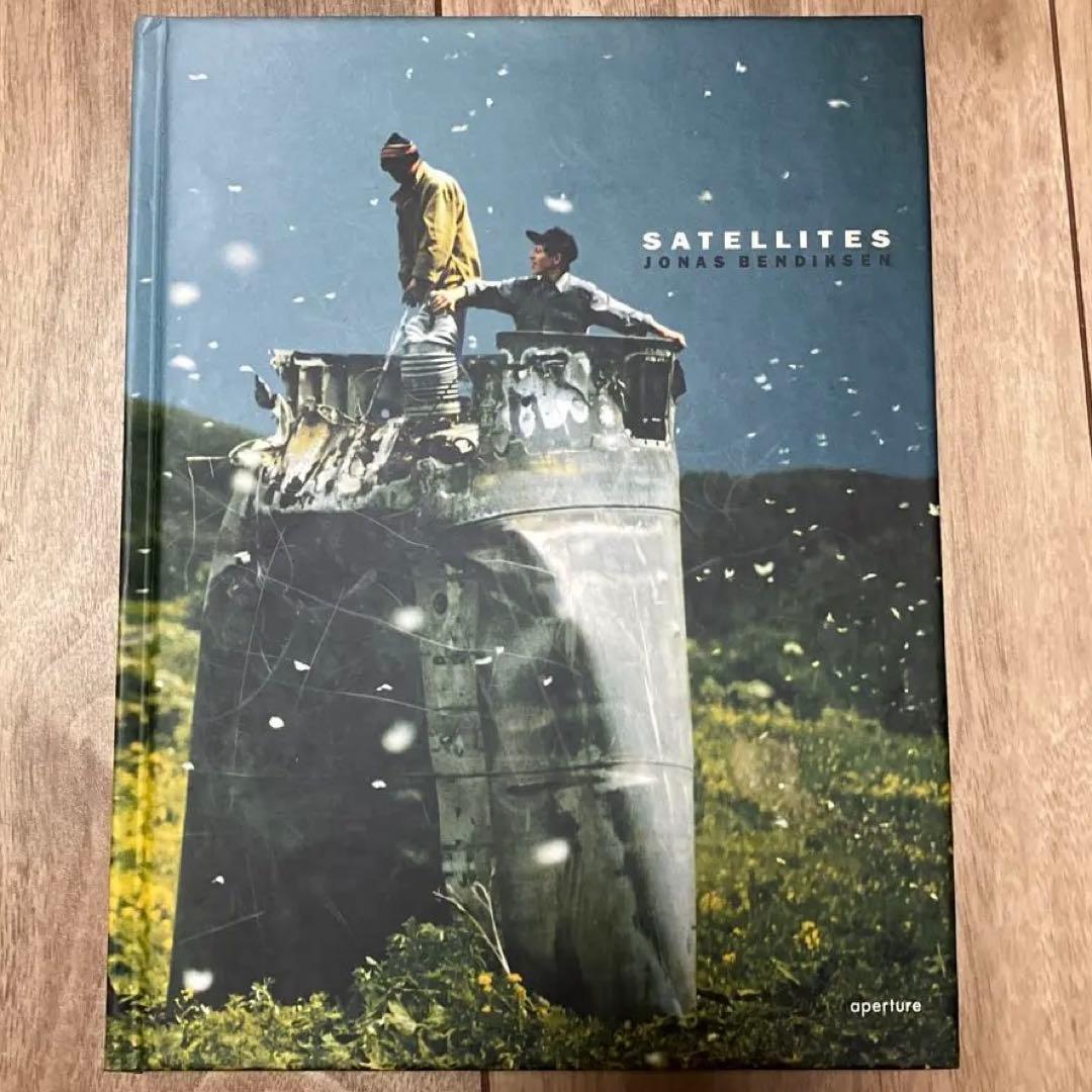 Satellites - Jonas Bendiksen　写真集