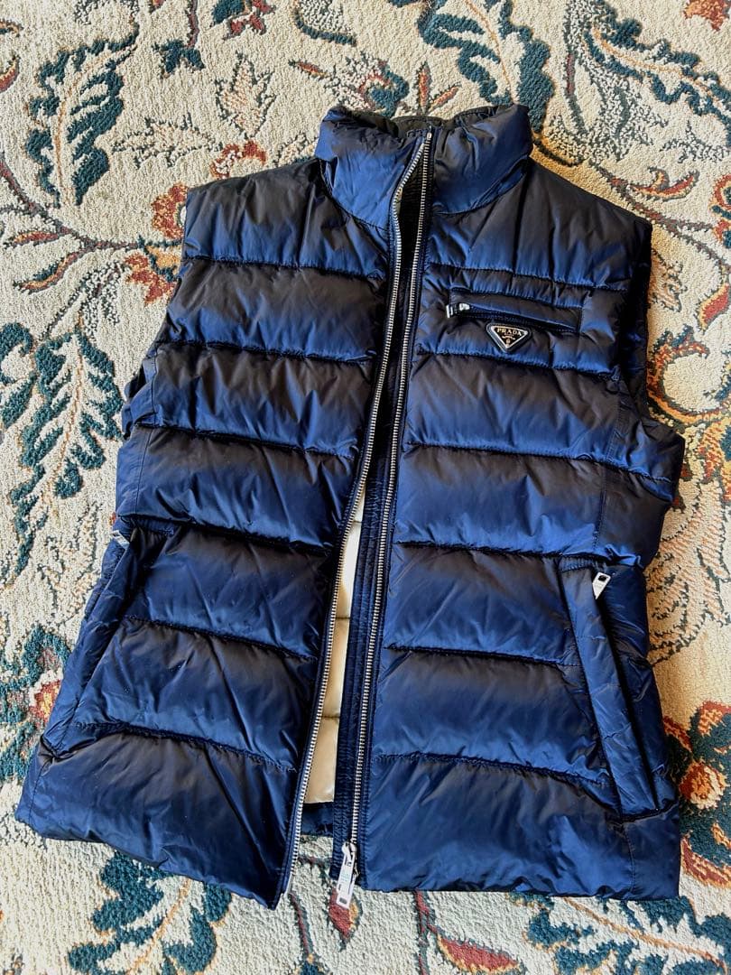 PRADAベスト　ダウン　ネイビー