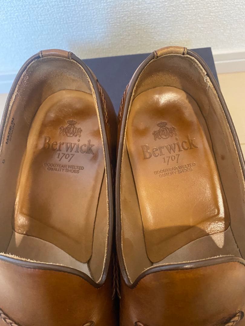 Berwick ブラウンレザー ローファー