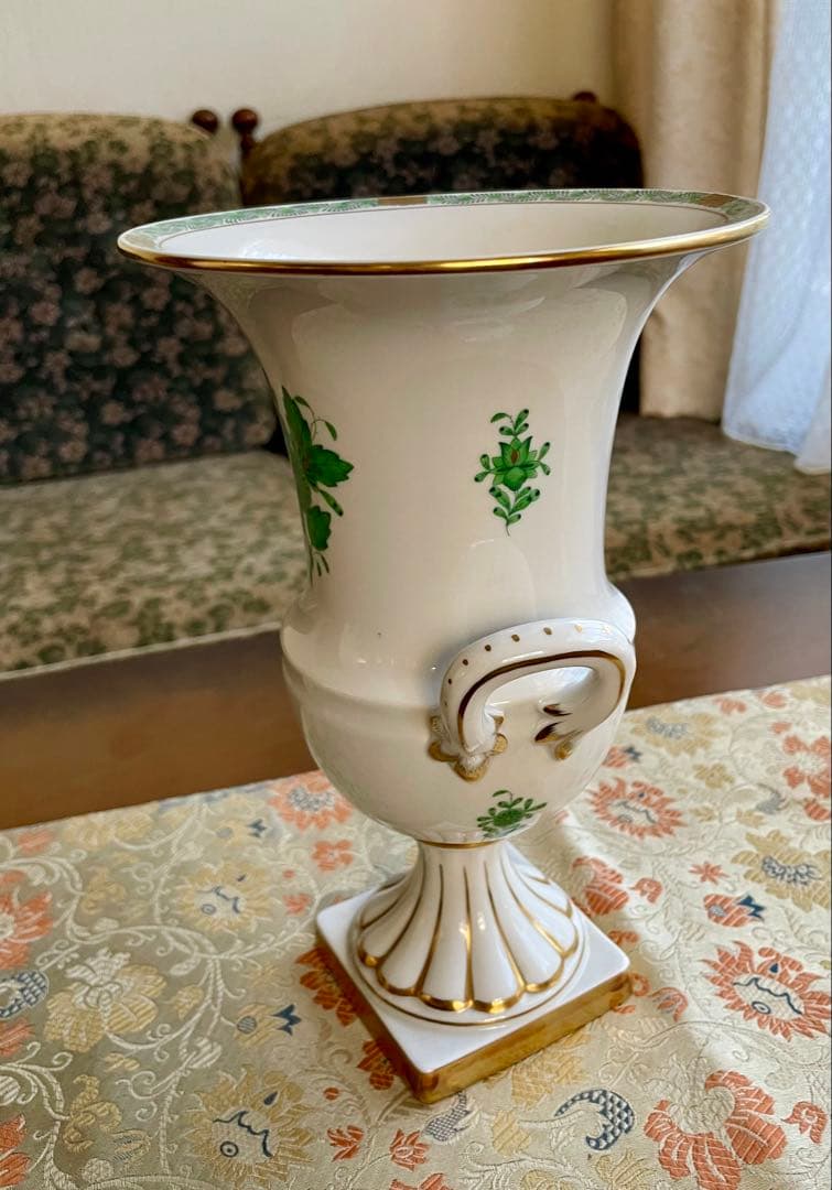 Herend（ヘレンド）の格調高い花瓶