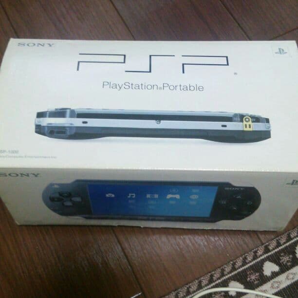 PSP「プレイステーションポータブル、本体ソフトセットと、ソフト