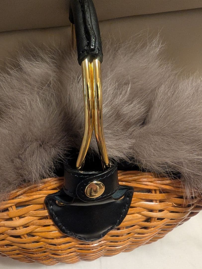 ヴィオラドーロ　ファー付きカゴバッグ