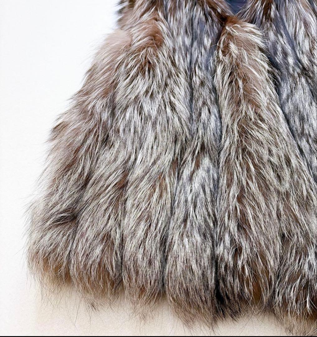 高級毛皮　サガフォックスロイヤル　毛皮のベスト　ジレ　リアルファー　ふわふわ