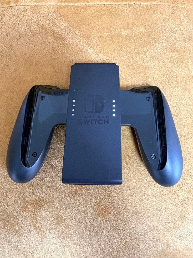 NINTENDO switch 本体一式・ジョイコン2個付属【極美品】