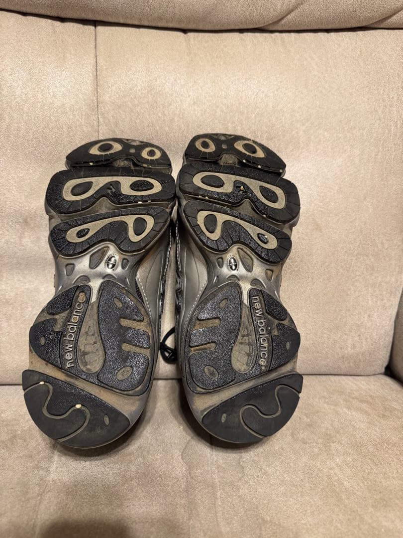 New Balance 1000 シルバー/ブラック スニーカー