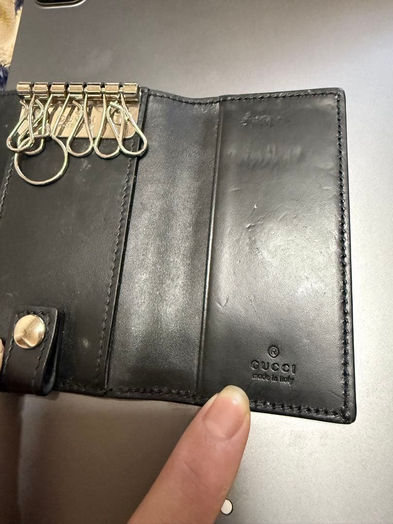GUCCI ブラックレザー キーケース GGパターン