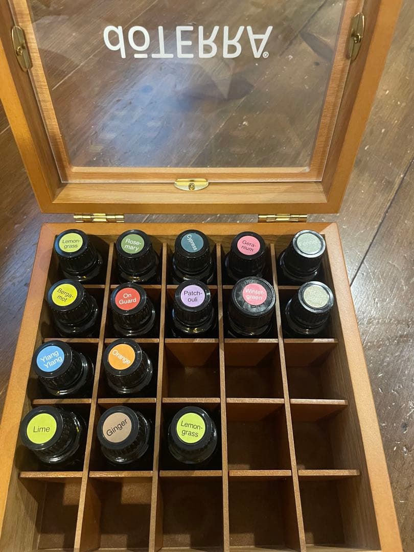 doTERRAエッセンシャルオイル➕ケース